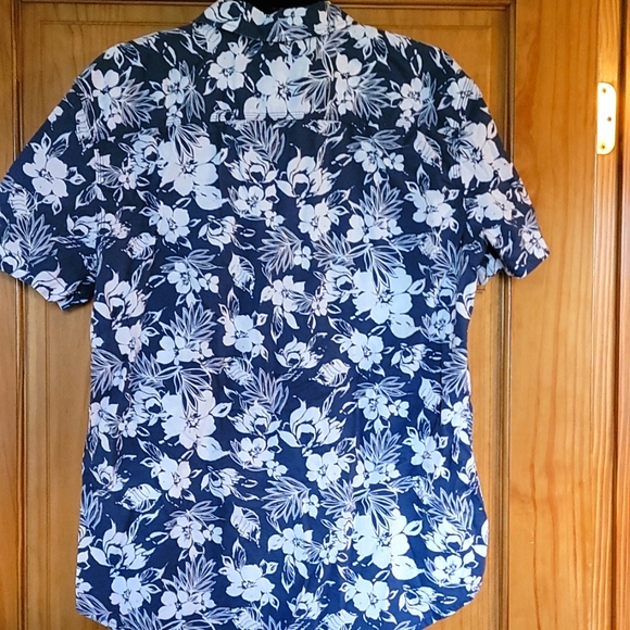 Roebuck & Co Floral Collar T Shirt, size Large - Picture 3 of 3